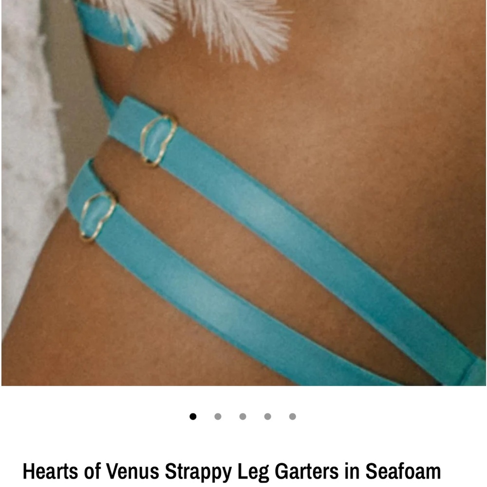 Hearts of Venus Strappy Leg Garters in Seafoam